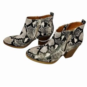 Universal Thread Women's 9.5 Snakeskin Ankle Booties Side Zip Block Heel